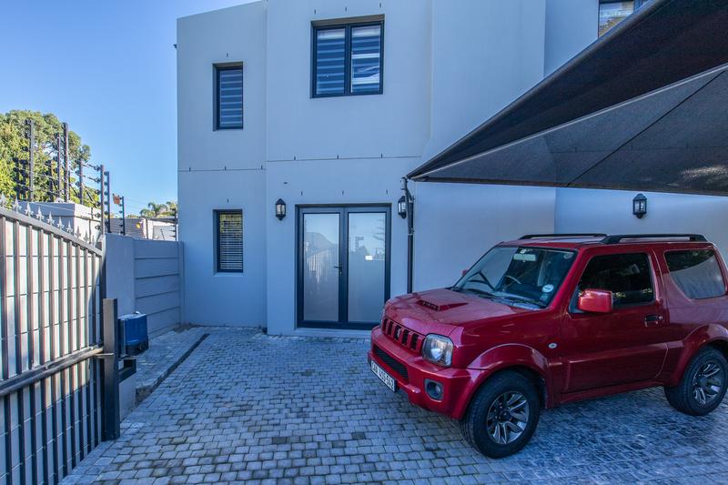 To Let 3 Bedroom Property for Rent in Constantia Western Cape